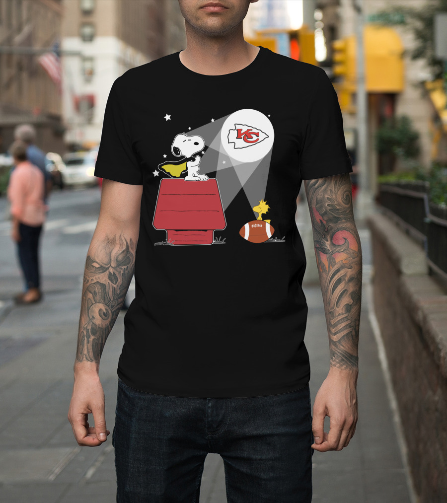 Snoopy And Woodstock Kansas City Chiefs Football Scene T-Shirt