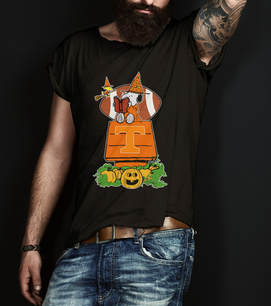 Halloween Tennessee Volunteers Football Peanuts Woodstock Snoopy Pumpkin T-Shirt