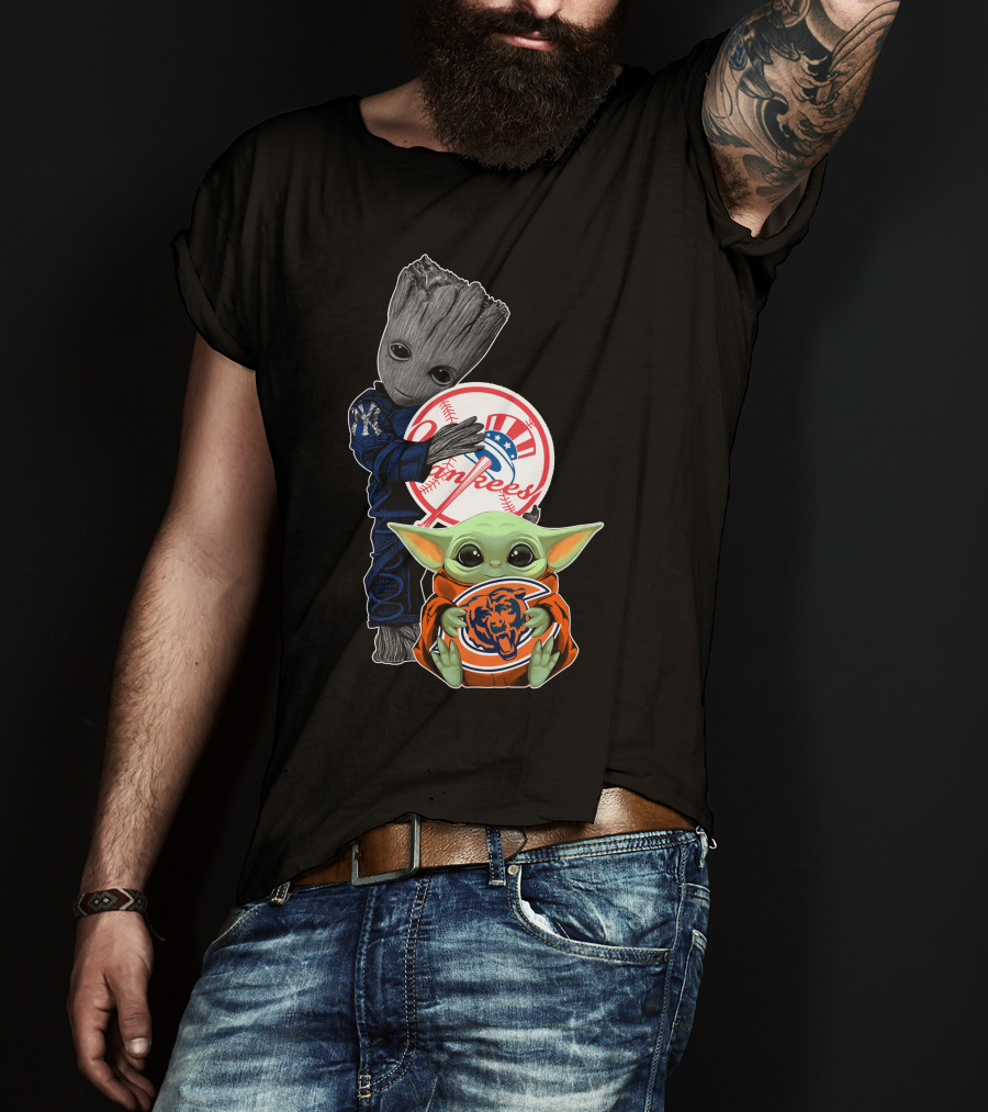 Yankees Groot And Baby Yoda Holding Chicago Bears T-Shirt
