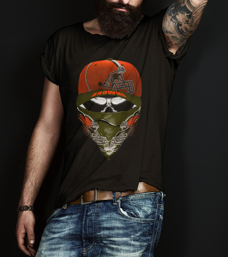 Cleveland Browns Helmet And Skull Bandana Hoodie T-Shirt