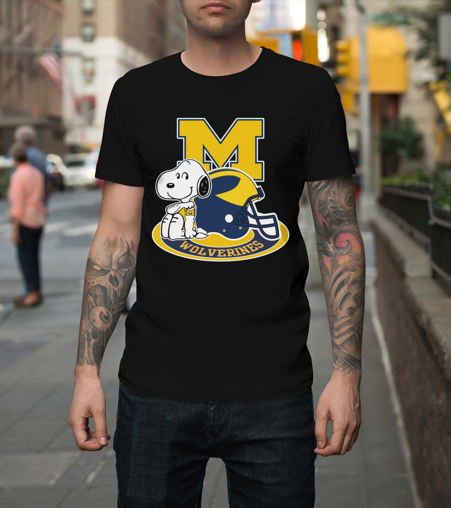 Michigan Wolverines Snoopy M Helmet T-Shirt
