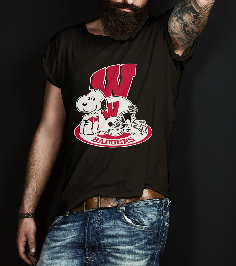 Wisconsin Badgers Snoopy Football Helmet T-Shirt