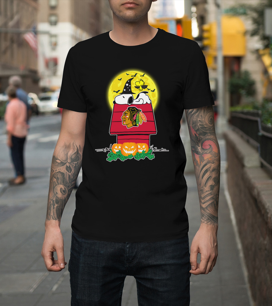 Chicago Blackhawks Snoopy Woodstock Halloween Pumpkins Full Moon T-Shirt