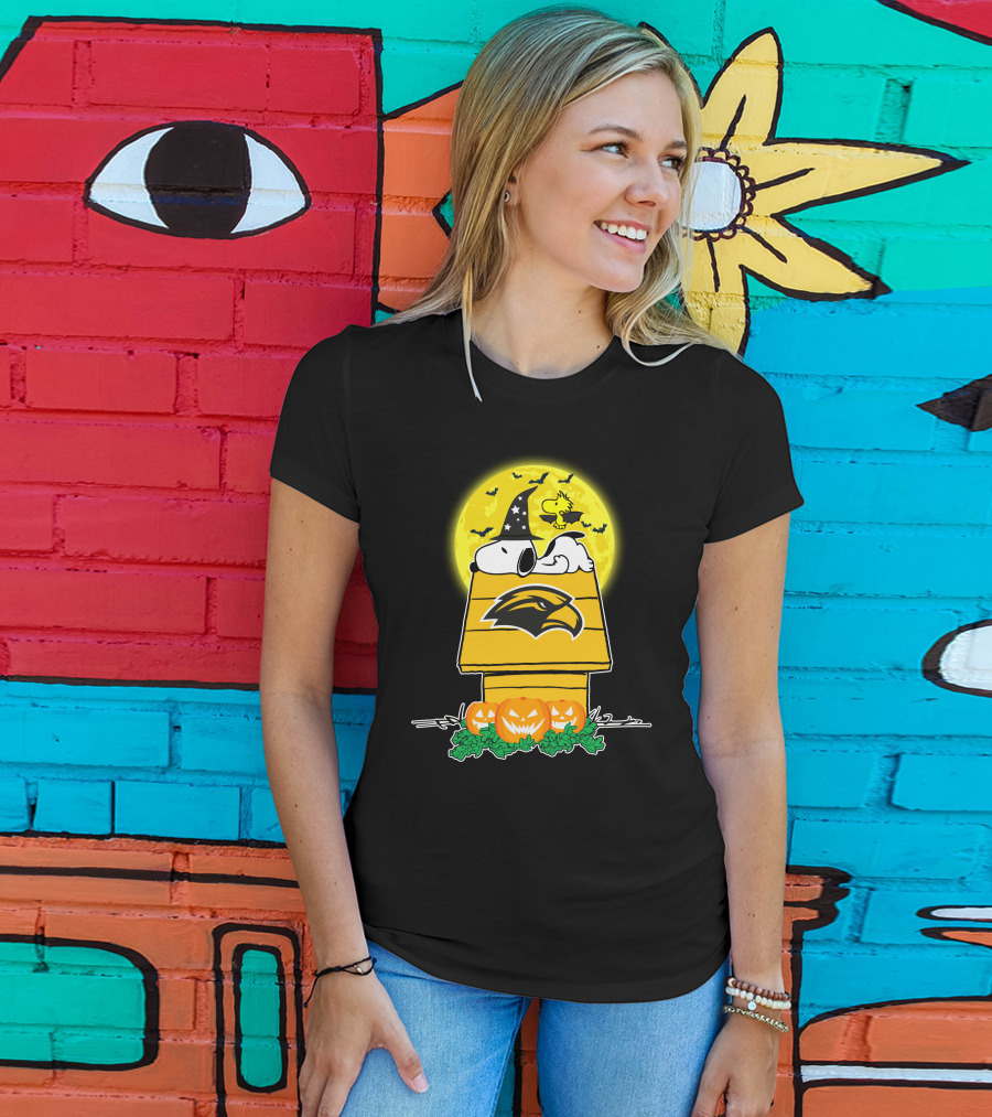 Southern Mississippi Golden Eagles Snoopy Woodstock Halloween Moon Pumpkins T-Shirt