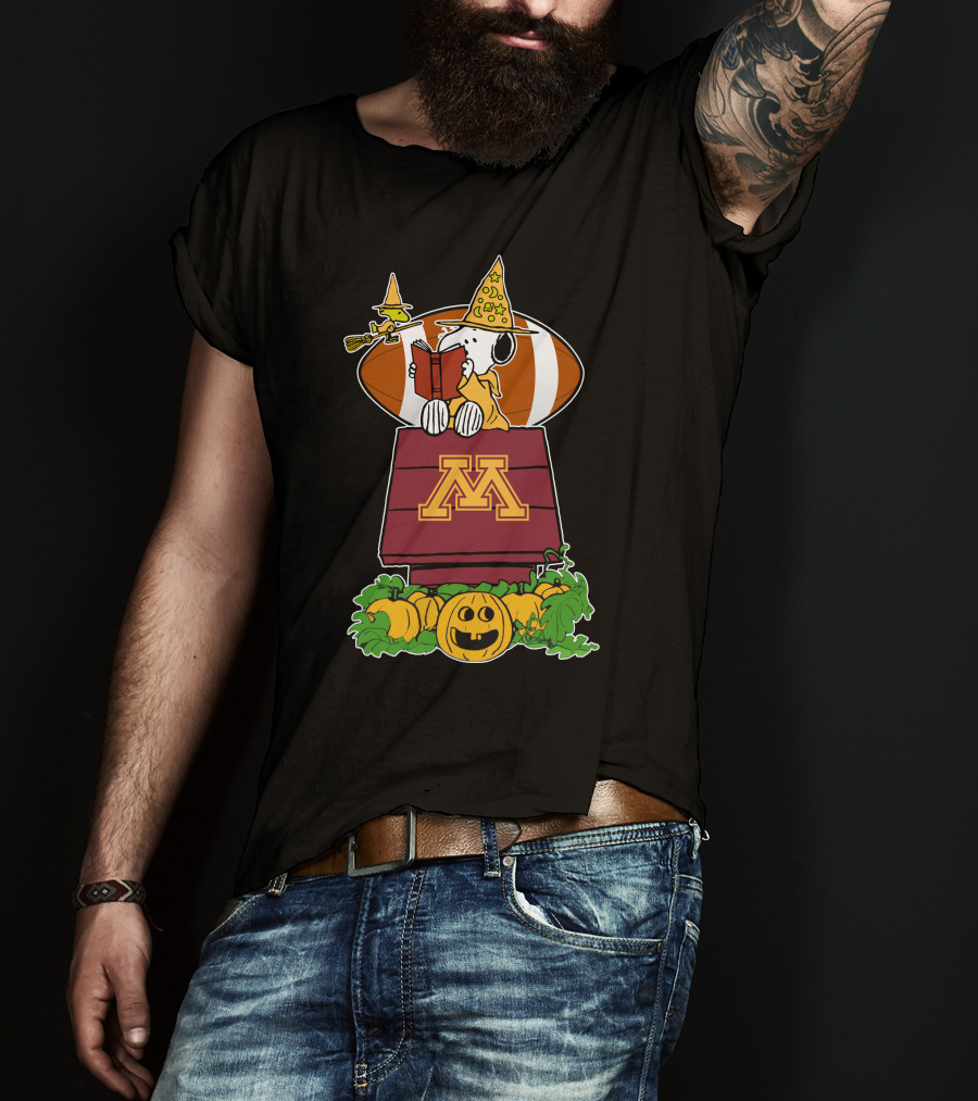 Minnesota Golden Gophers Snoopy Halloween Pumpkin Football Doghouse T-Shirt