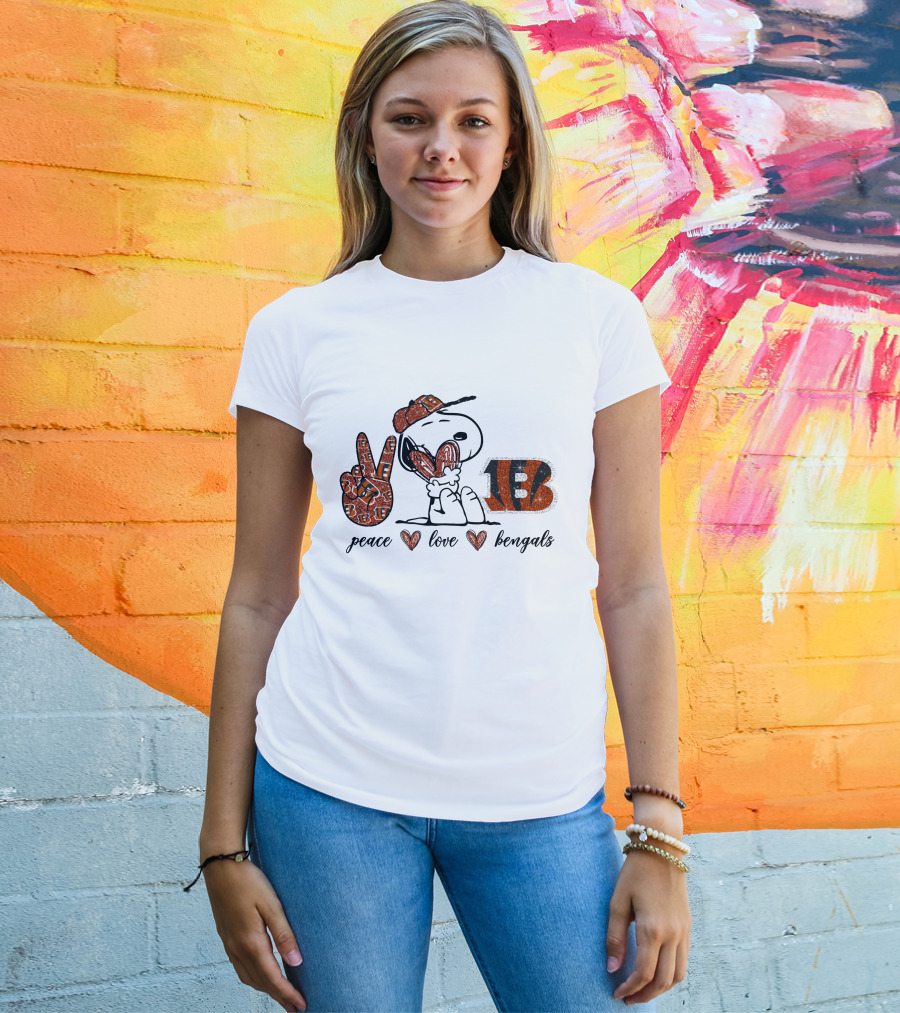 Peace Love Heart Bengals Snoopy Football Fan T-Shirt