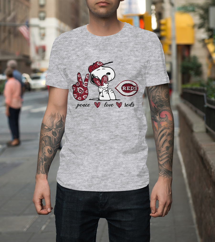 Snoopy Peace Love Cincinnati Reds MLB Fan Wear T-Shirt