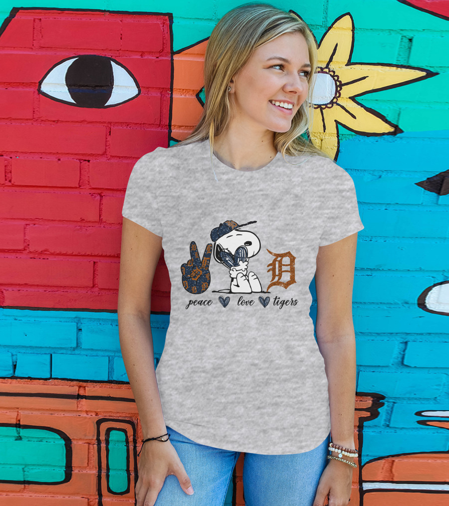 Peace Love Detroit Tigers Snoopy Baseball Fan T-Shirt
