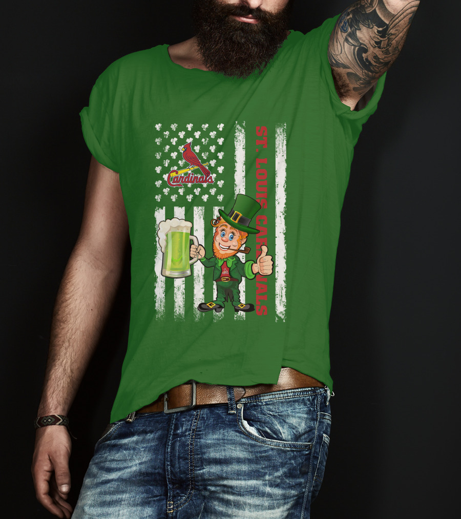 St. Louis Cardinals St Patrick's Day Leprechaun Beer Cheers With Shamrock Flag T-Shirt
