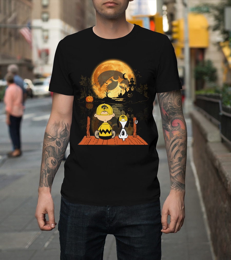 Iowa Hawkeyes Halloween Full Moon Peanuts Reflection T-Shirt