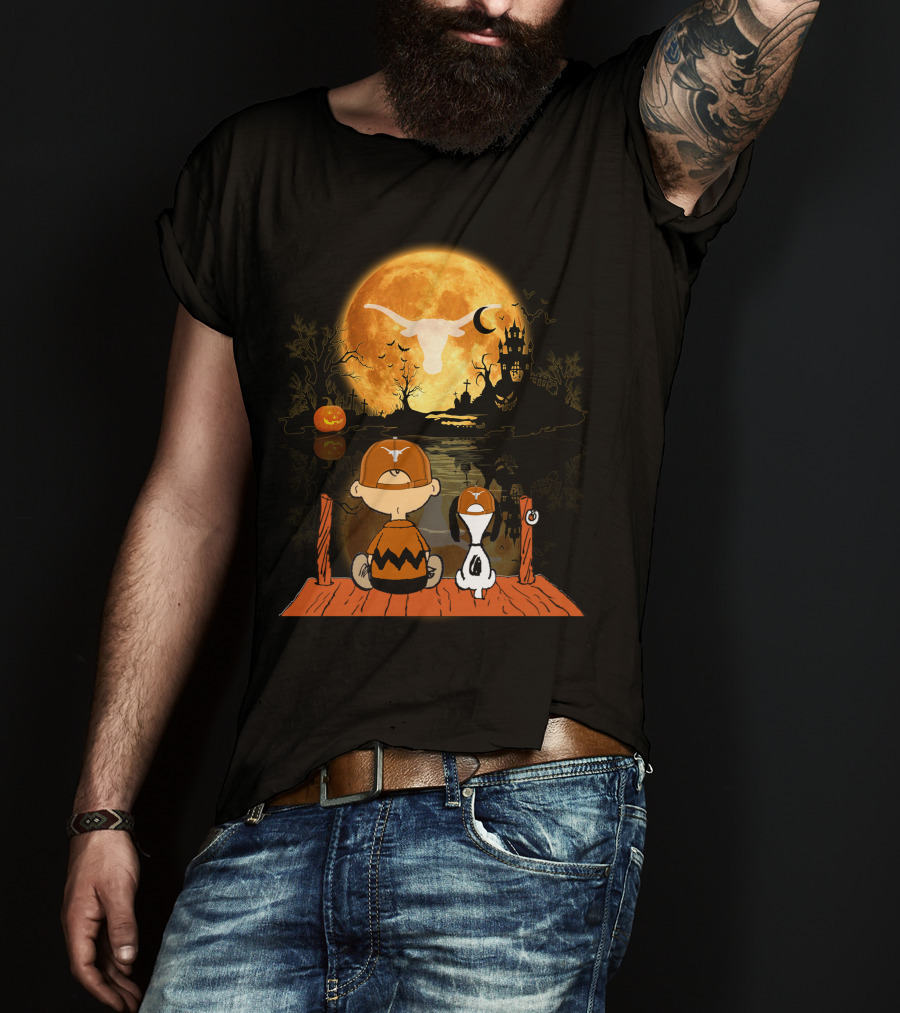 Texas Longhorns Halloween Charlie Brown Snoopy Full Moon Haunted Scene T-Shirt
