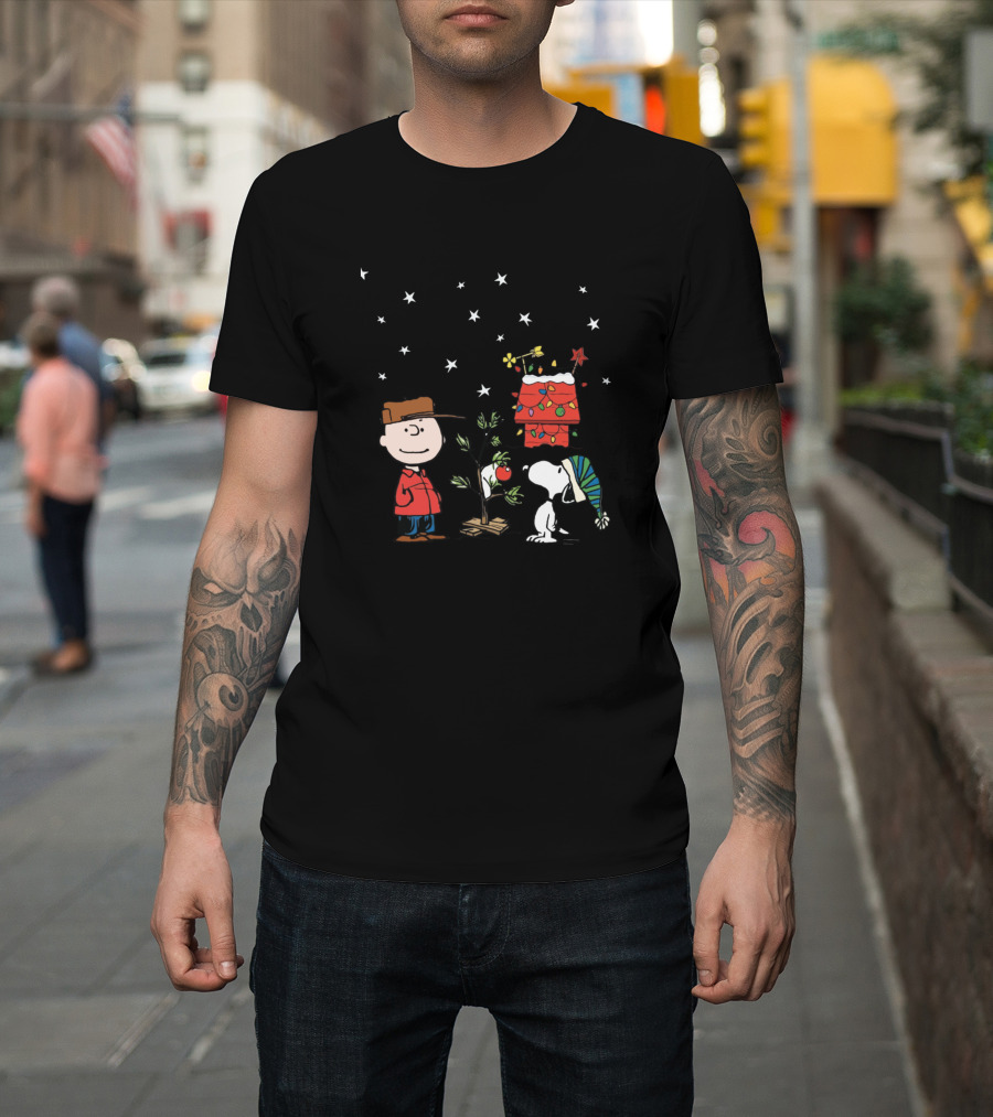 Charlie Brown Snoopy Christmas Tree Peanuts Holiday Scene T-Shirt