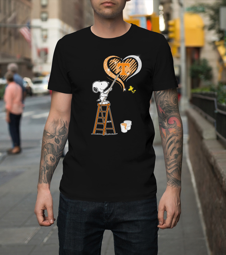 Snoopy Painting Tennessee Volunteers Heart With Woodstock T-Shirt