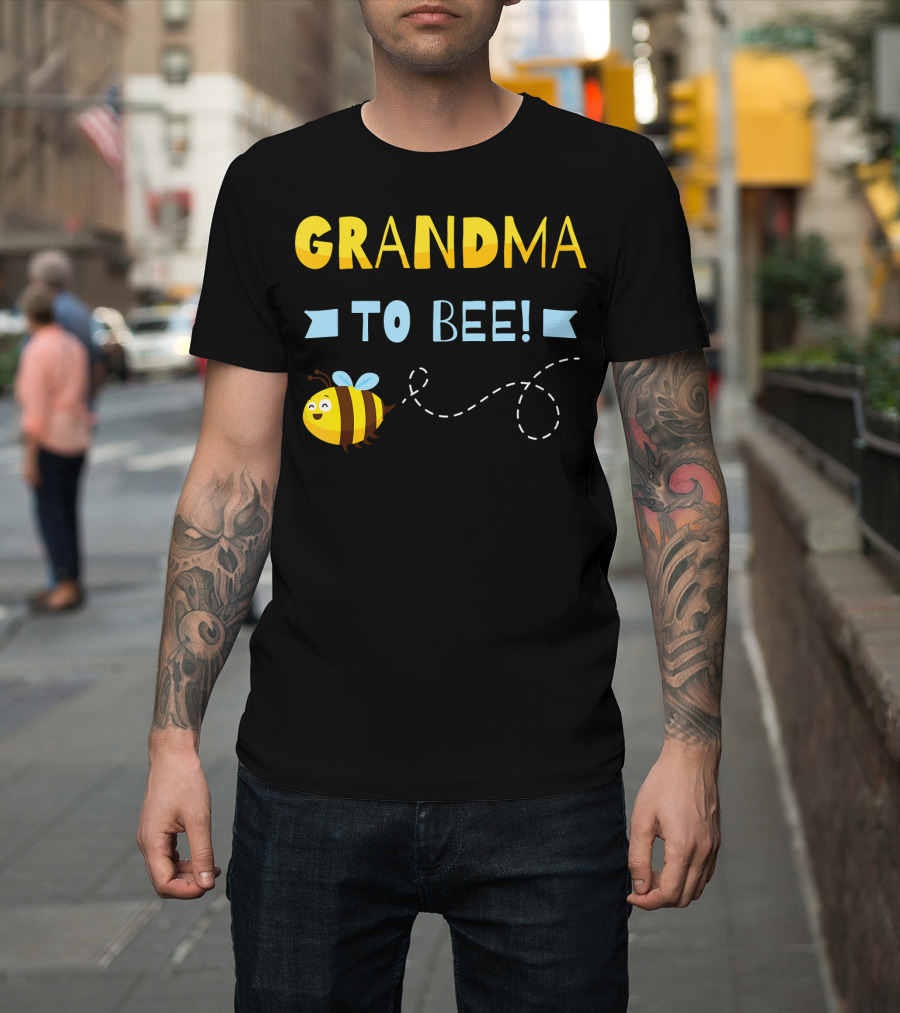 GRANDMA TO BEE Pregnancy Announcement With Bumblebee T-Shirt