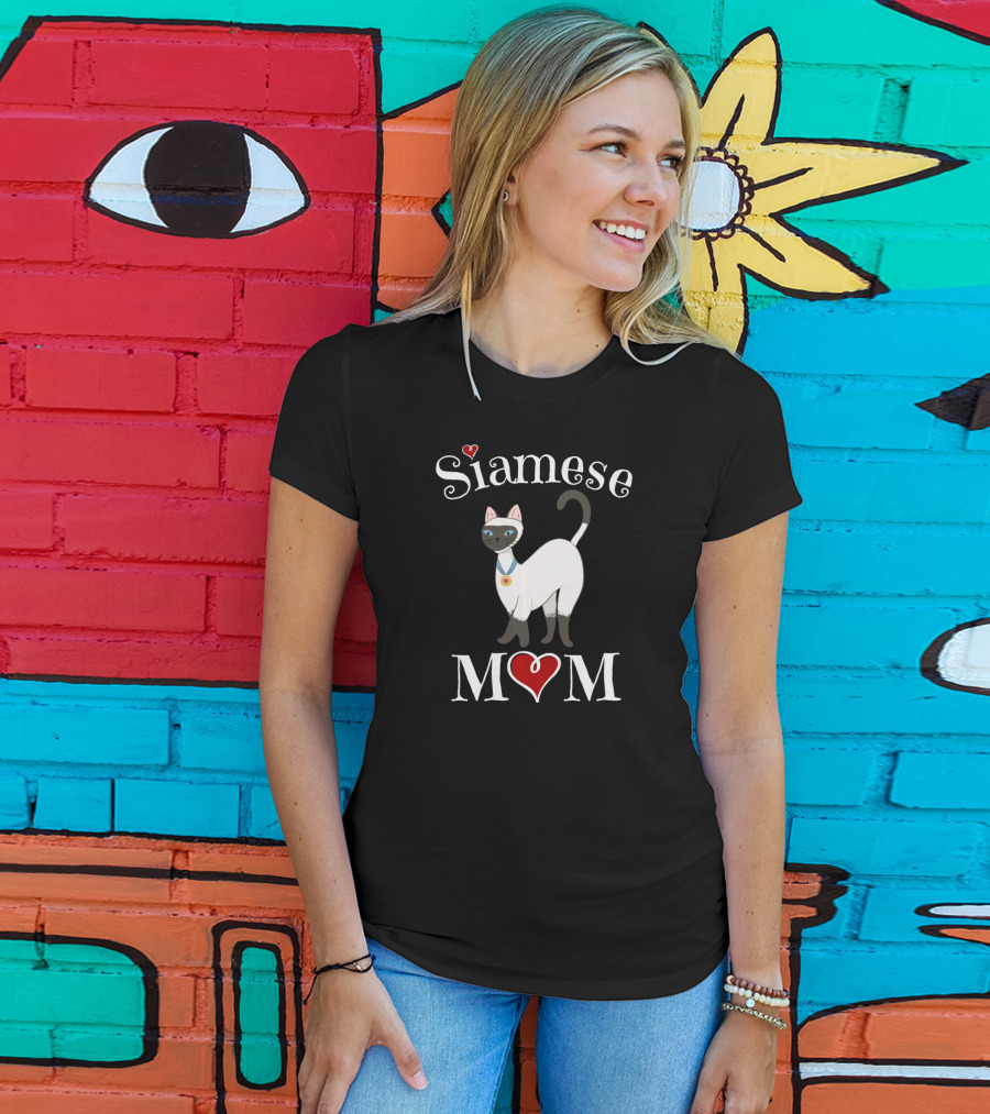Siamese Cat Mom With Heart And Medal T-Shirt