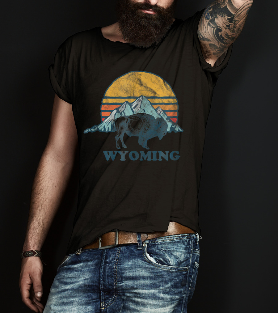 Vintage Wyoming Sunset Buffalo And Mountains T-Shirt