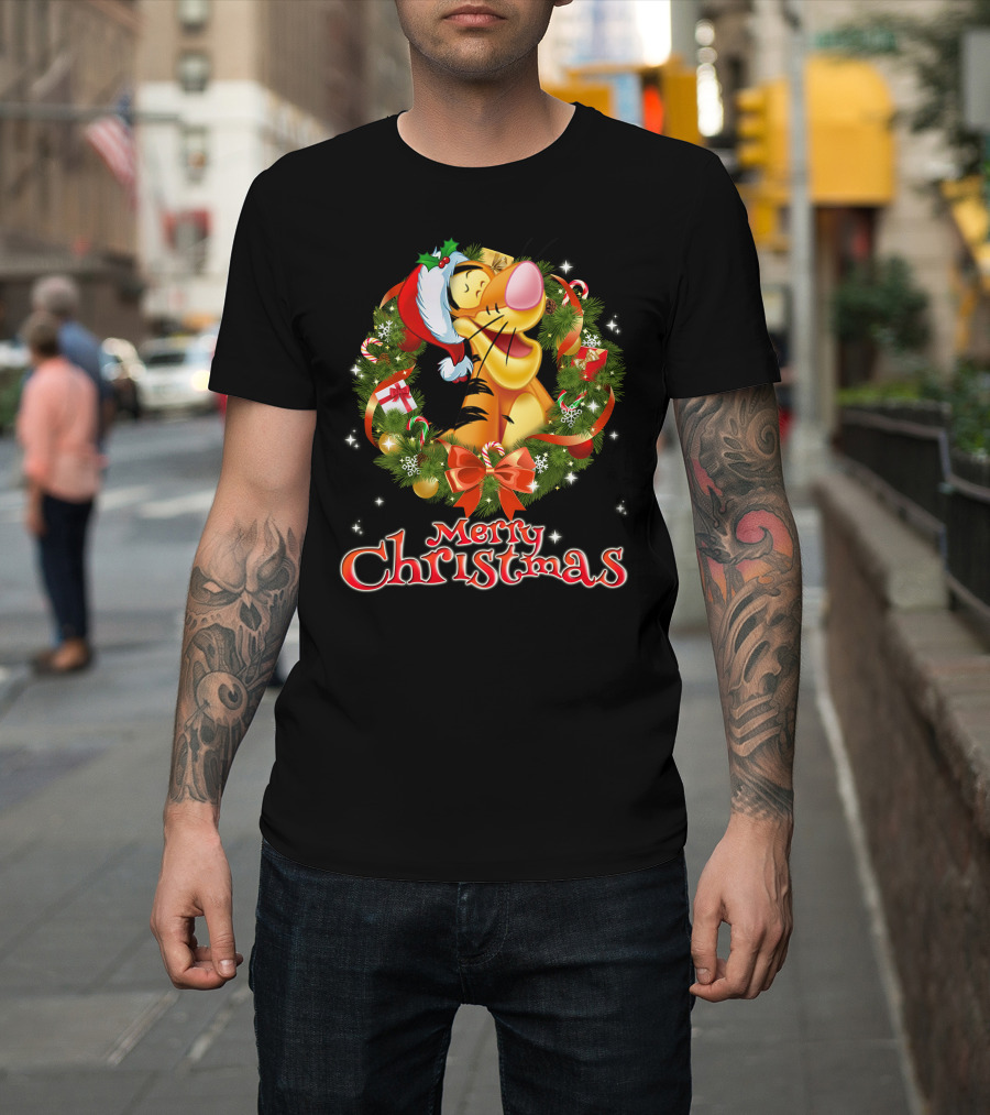 Tigger Merry Christmas Wreath Santa Hat T-Shirt