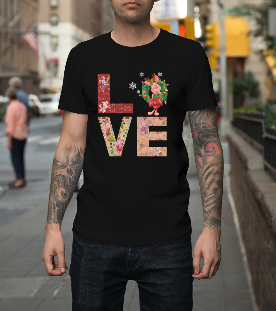Love Christmas Piglet Reindeer Wreath Fun Snowflakes T-Shirt