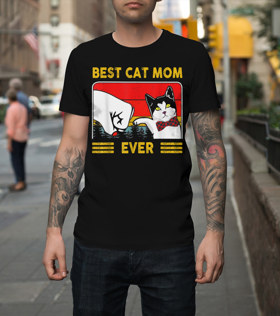 BEST CAT MOM EVER Retro Vintage Cat With Fist Bump And Bow Tie T-Shirt