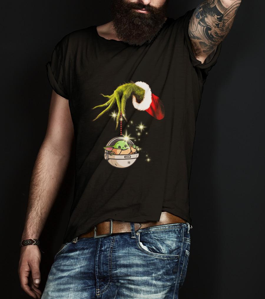 Grinch Hand Holding Baby Yoda Christmas T-Shirt
