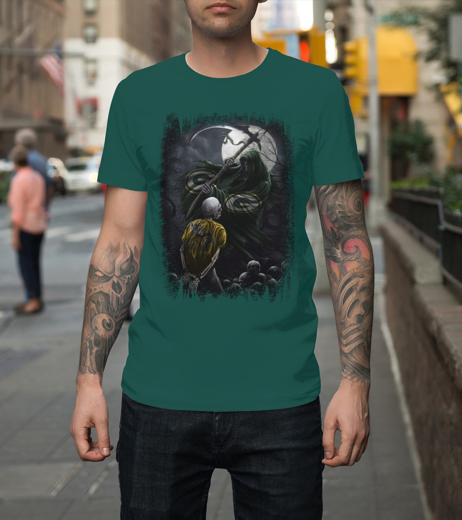 Green Bay Packers Grim Reaper Scene With Skeleton Under Moonlight T-Shirt
