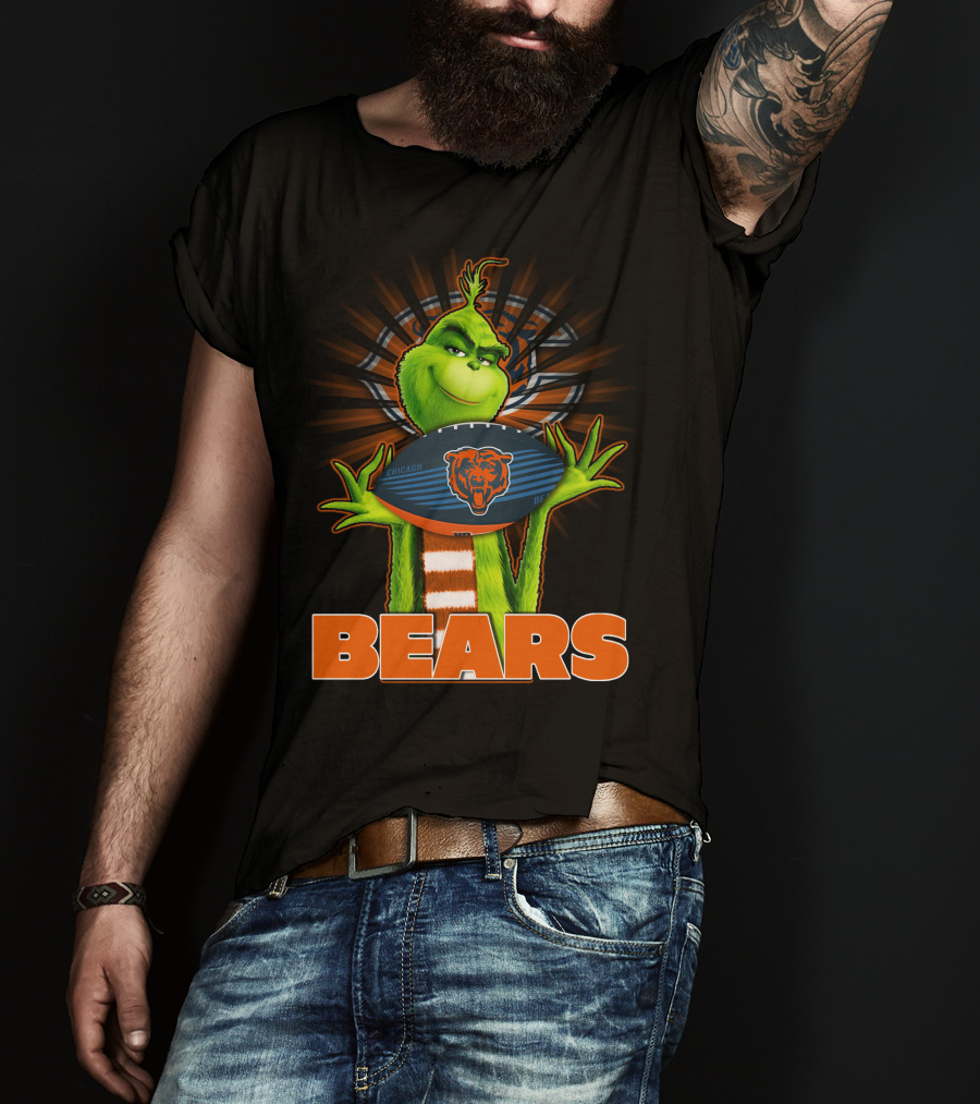 Grinch With Chicago Bears Football T-Shirt