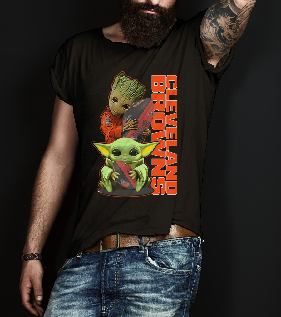 CLEVELAND BROWNS Groot And Baby Yoda Holding Football T-Shirt