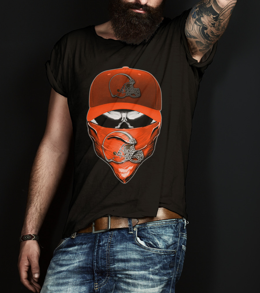 Skull Helmet Bandana CLEVELAND BROWNS Fan Gear T-Shirt