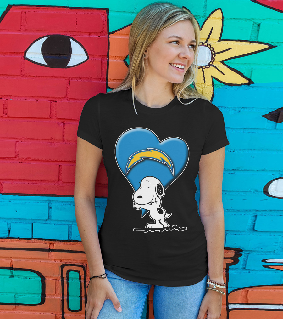 Snp V1 Los Angeles Chargers Snoopy Hugging Heart T-Shirt