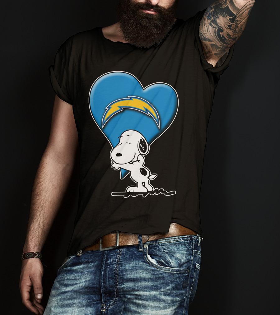 Snp V1 Los Angeles Chargers Snoopy Hugging Heart T-Shirt
