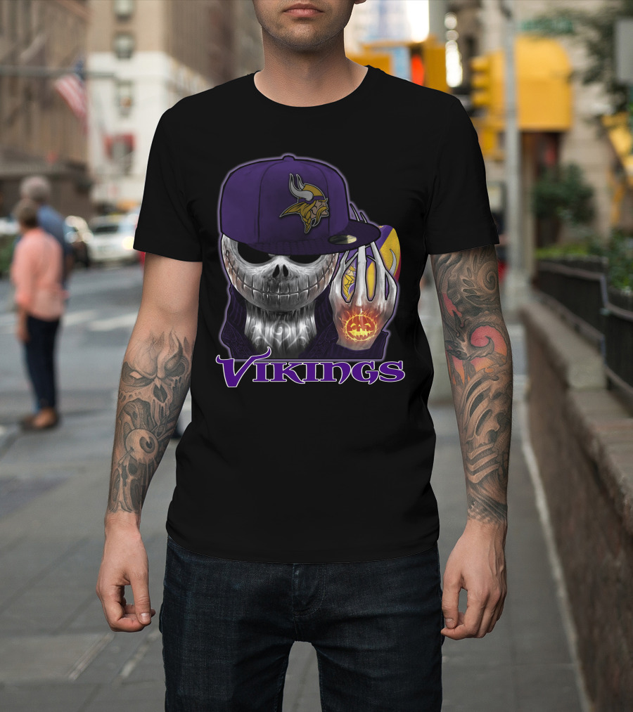 Vikings Skull With Pumpkin And Football In Purple Hat T-Shirt