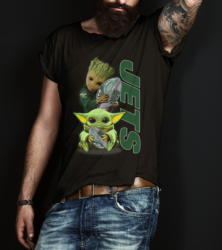 Grzd New York Jets Baby Groot And Baby Yoda With Football T-Shirt
