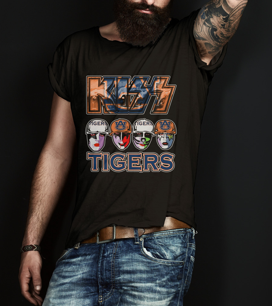 Kiss Auburn Tigers Fan Art With Painted Faces And Team Hats T-Shirt
