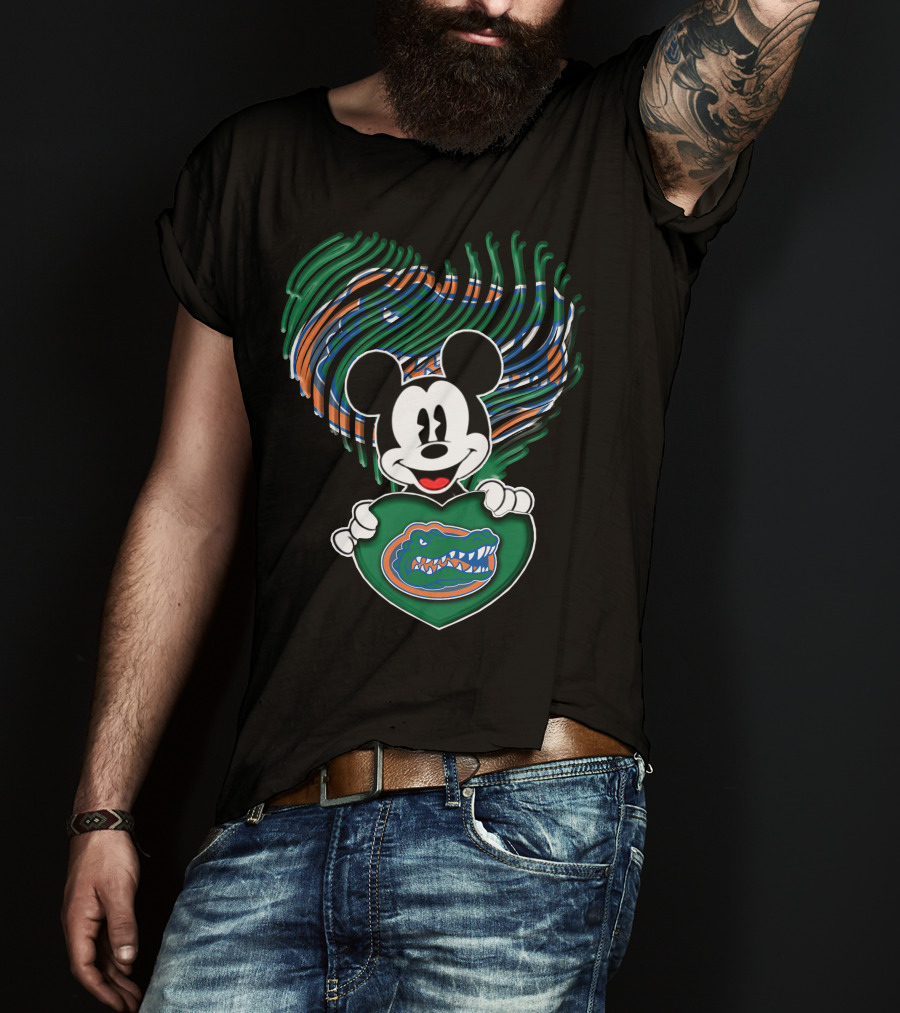 Mickey Mouse Holding Heart With Florida Gators T-Shirt