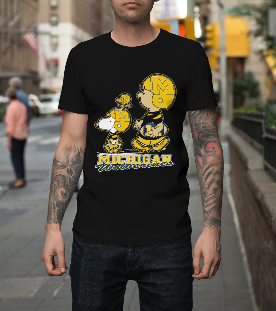 Snpfootball Michigan Wolverines Peanuts Characters Charlie Brown Snoopy Woodstock T-Shirt