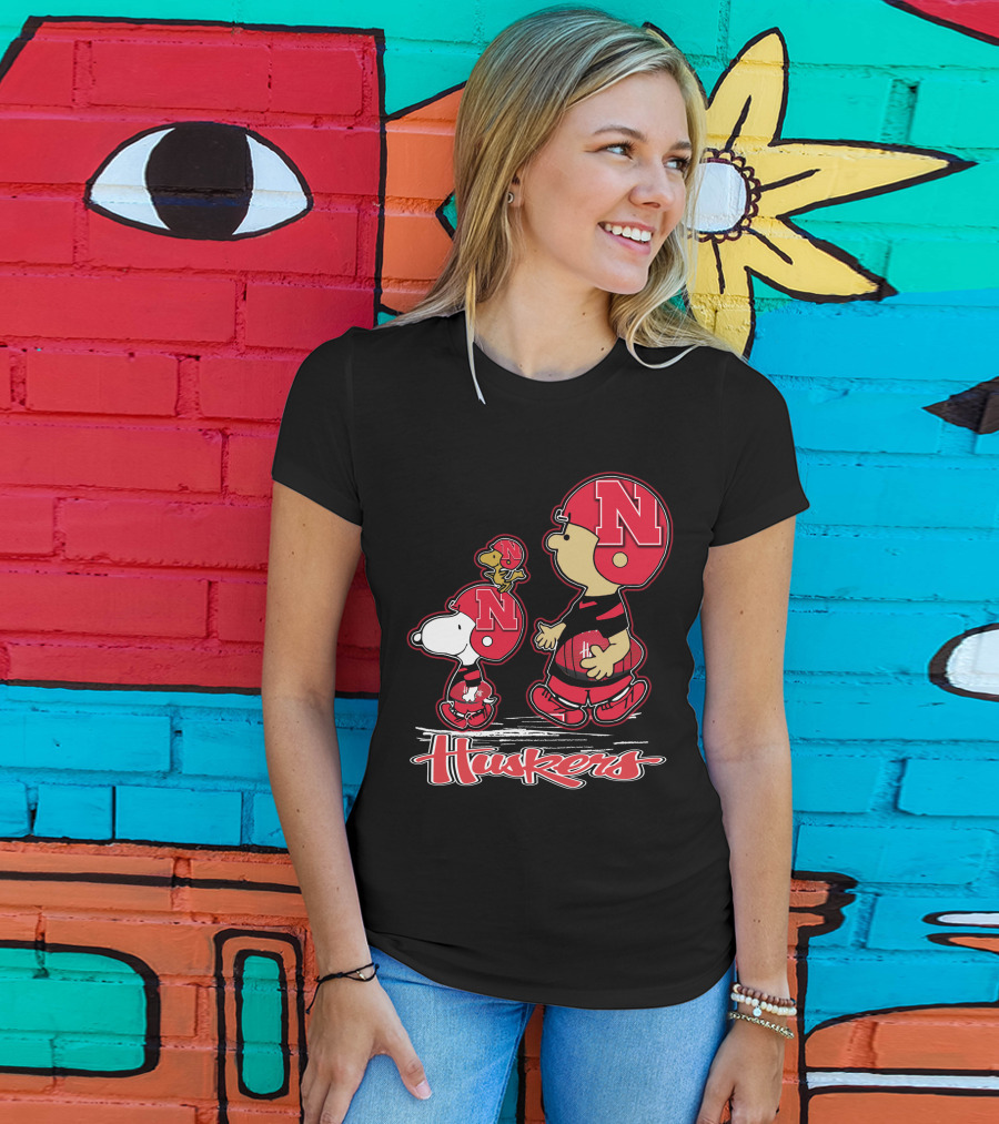 Snpfootball Nebraska Cornhuskers Huskers Charlie Brown Snoopy Woodstock Football Helmets T-Shirt