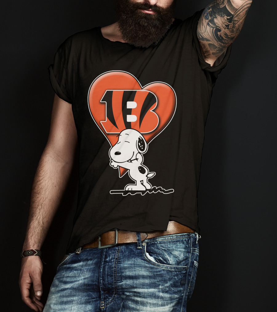 Snoopy Hugging Cincinnati Bengals Heart T-Shirt
