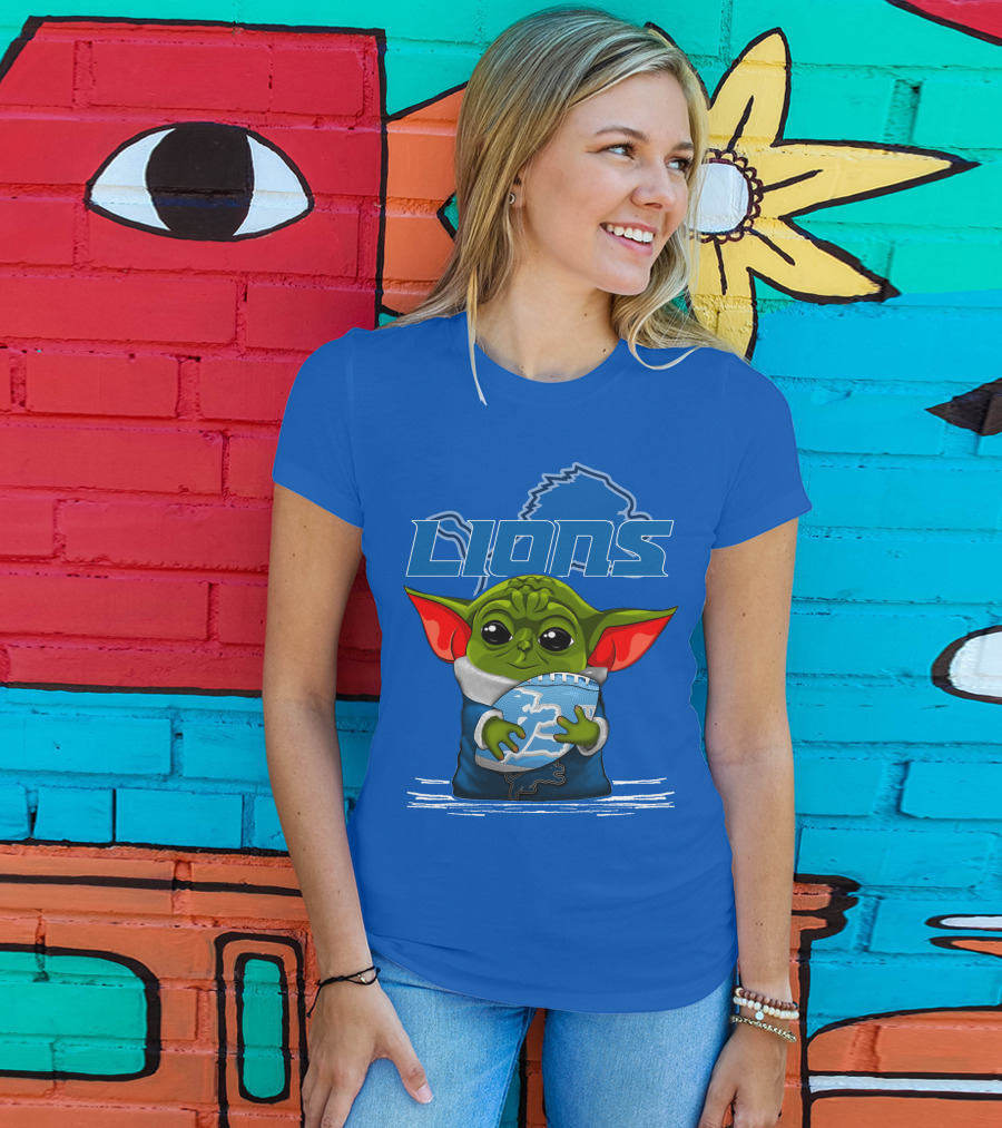 Yoda Holding Football DETROIT LIONS T-Shirt