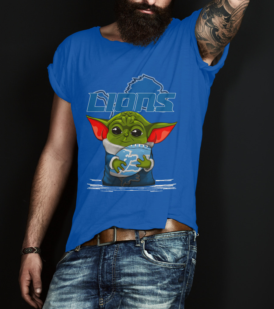 Yoda Holding Football DETROIT LIONS T-Shirt