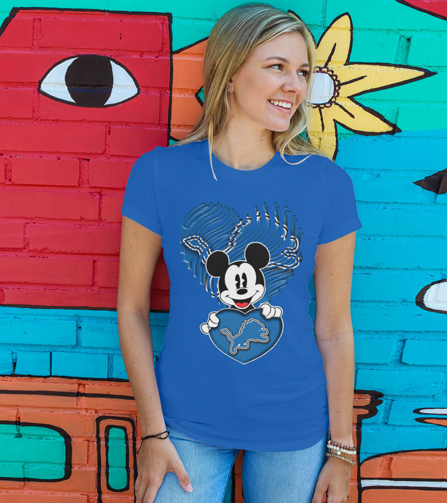 Mick Holding Heart Detroit Lions T-Shirt