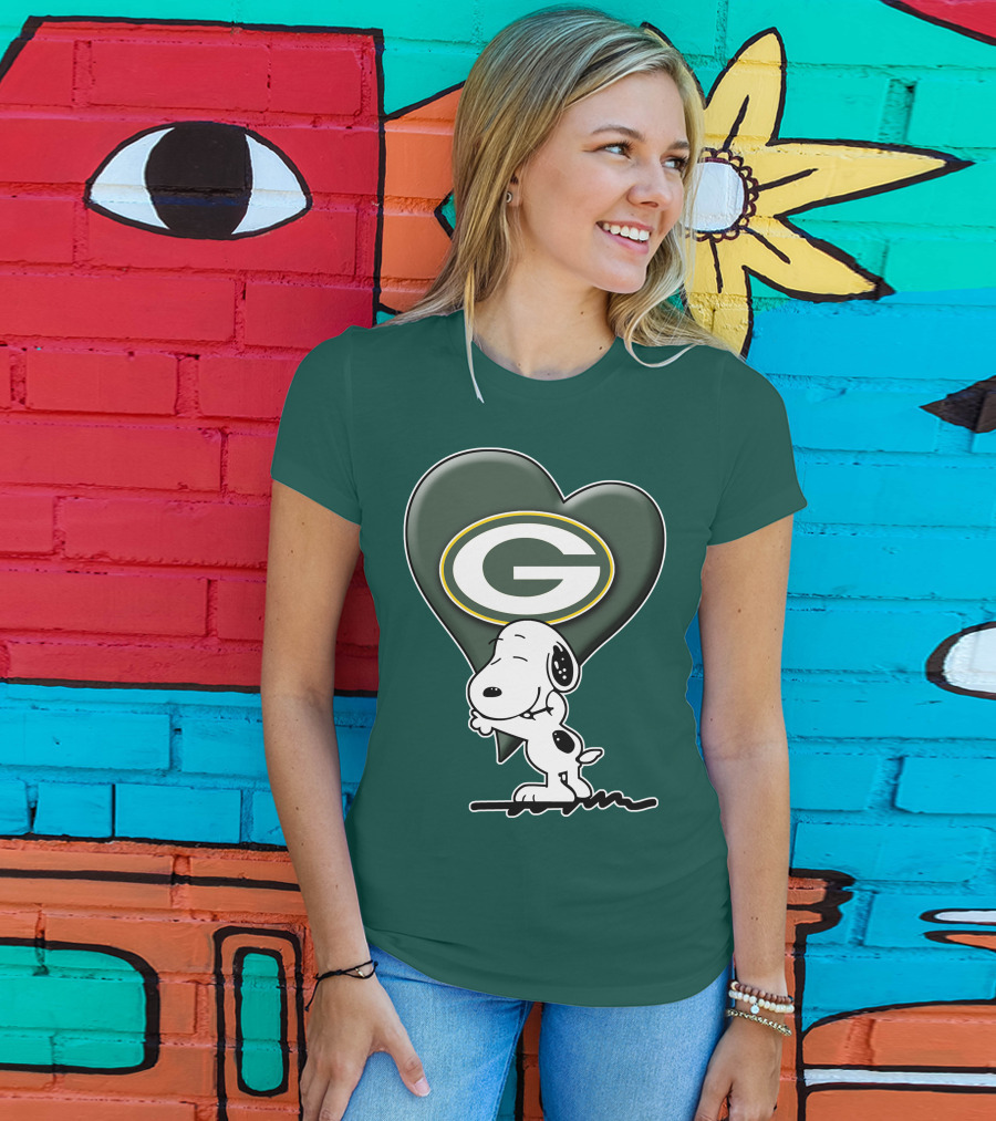 Snoopy Hugging Heart With Green Bay Packers T-Shirt