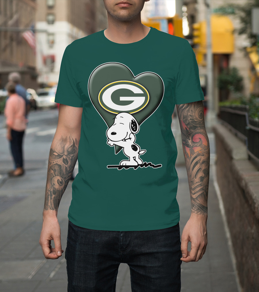 Snoopy Hugging Heart With Green Bay Packers T-Shirt