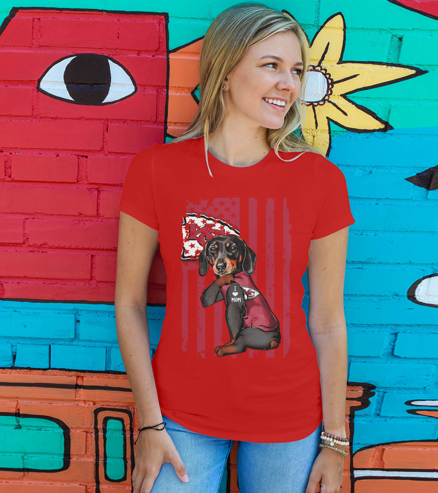 Dachshund I Love Mom Kansas City Chiefs Fan Flag T-Shirt