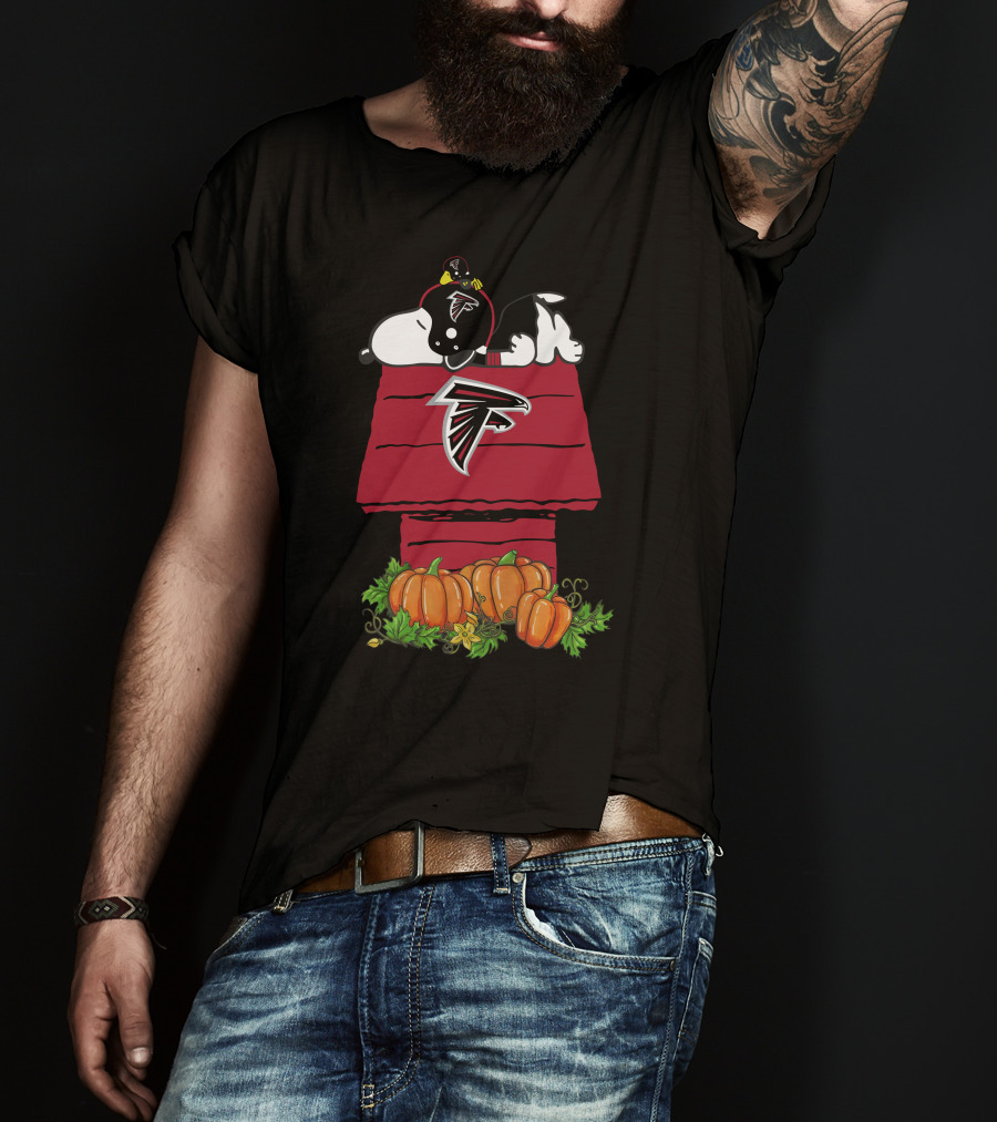 Atlanta Falcons Snoopy Doghouse With Pumpkins T-Shirt