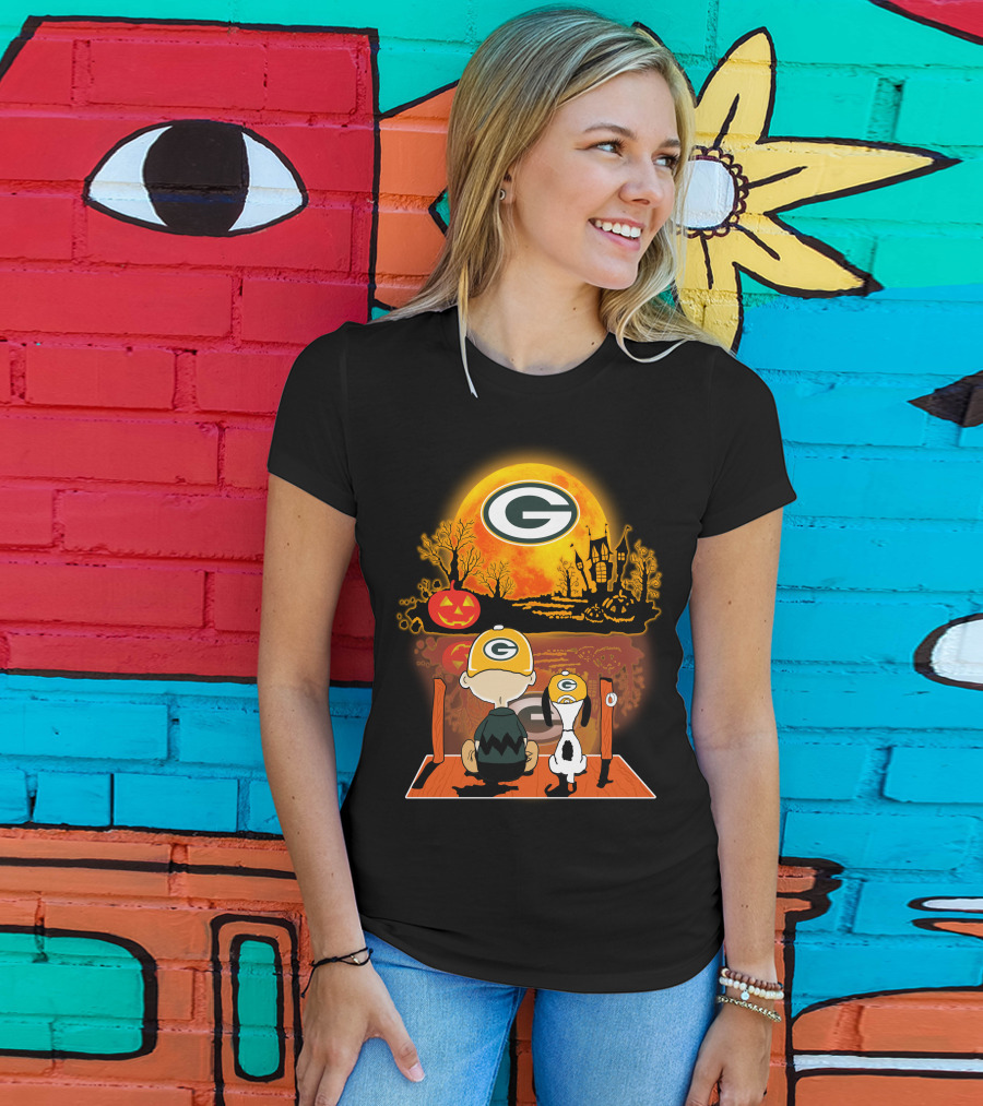 Green Bay Packers Snoopy Charlie Brown Halloween Moon Pumpkin T-Shirt