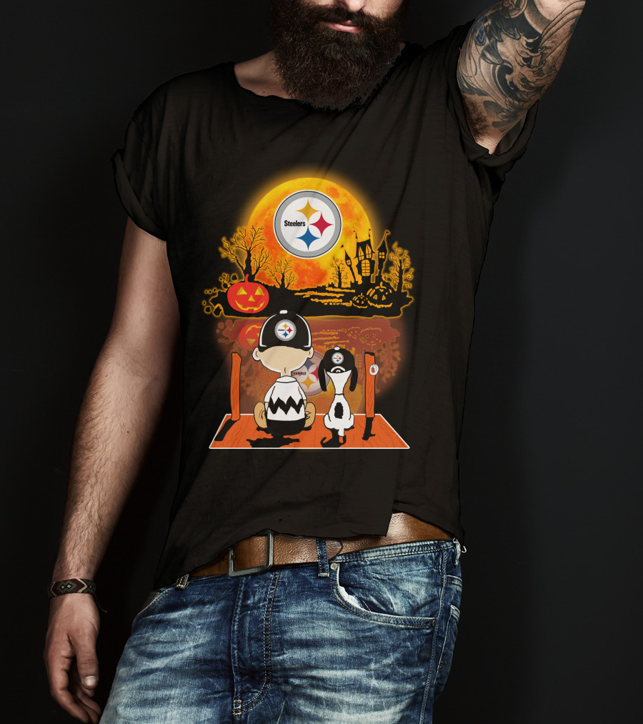 Pittsburgh Steelers Snoopy Charlie Brown Halloween Pumpkin Moon House T-Shirt