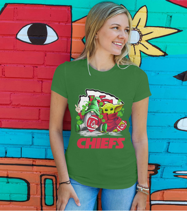 Kansas City Chiefs St. Patrick's Day Football Gnome And Baby Alien T-Shirt