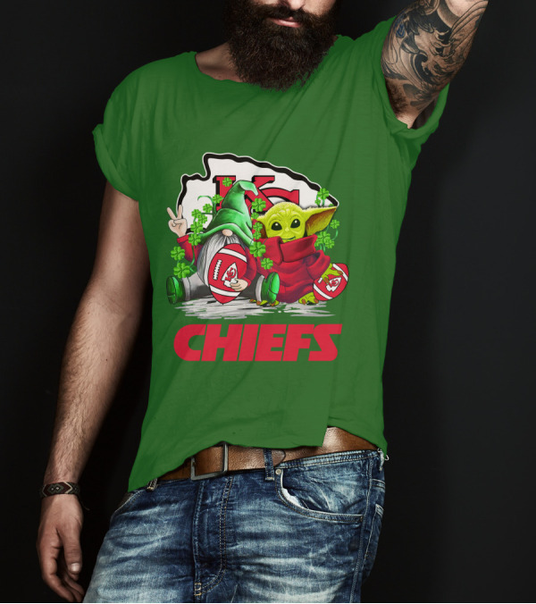 Kansas City Chiefs St. Patrick's Day Football Gnome And Baby Alien T-Shirt
