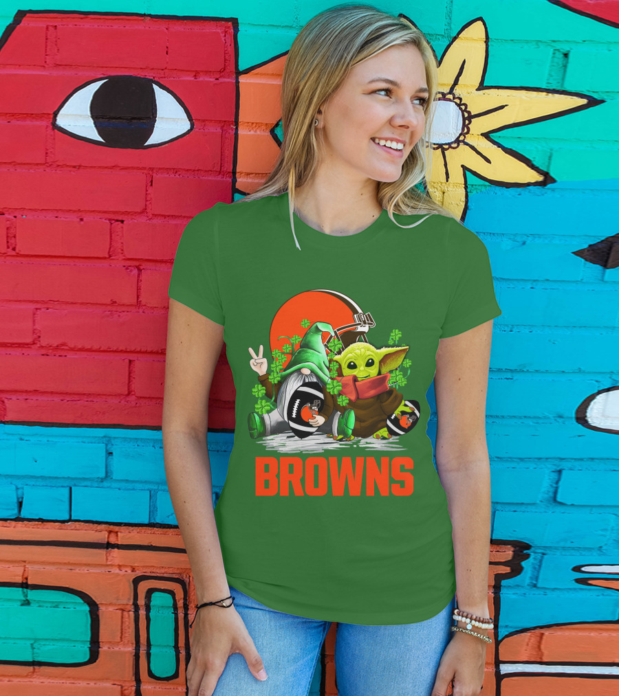 Cleveland Browns Football St. Patrick's Day Gnome And Baby Yoda T-Shirt