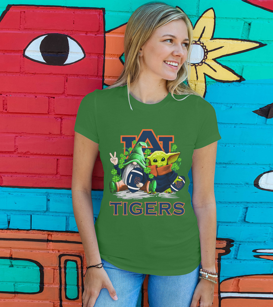 Auburn Tigers St. Patrick’s Day Football Gnome And Yoda Fan T-Shirt